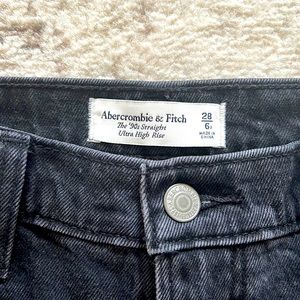 Abercrombie 90’s Ultra High Rise Straight Jean